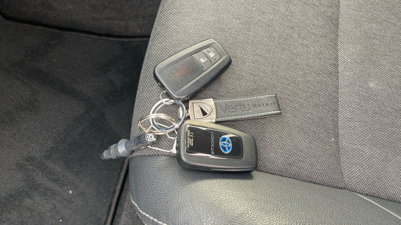 Toyota Corolla 2.0 VVT-i Hybrid Design 5dr CVT Hybrid Estate